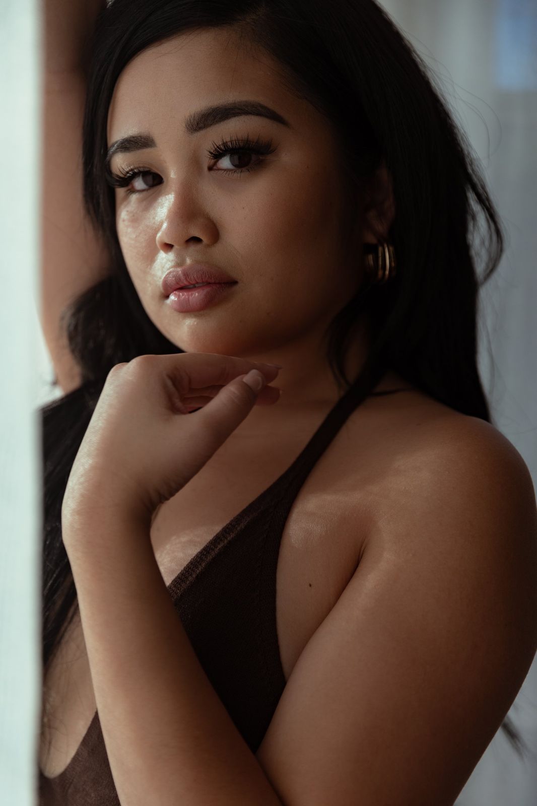 Portrait in window light, hand at the chin